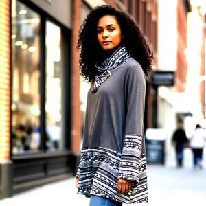Chic MIUSEY Women's Gray Rolled Collar Pullover w/Great Graphics - Size: XL